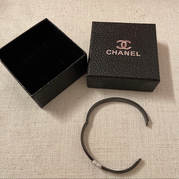 CC bracelet Available in silver logo bracelet - Picture 5 of 7